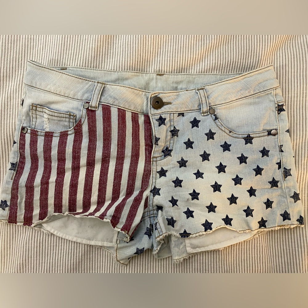 Flag shorts